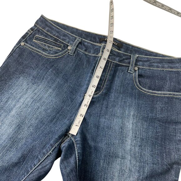 Roz & Ali Womens Denim Mid Rise Bermuda jean Shorts Size 8 Frayed Hem Blue Wash - Picture 4 of 8
